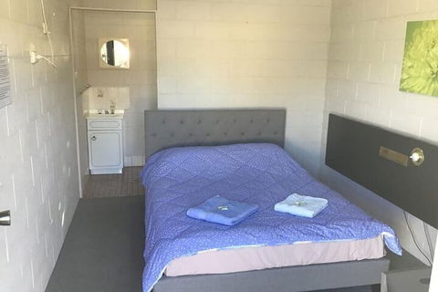 Rankins Springs Motel - Tourism Caloundra 6