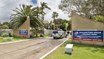 Acclaim Pine Grove Holiday Park - Tourism Caloundra 4