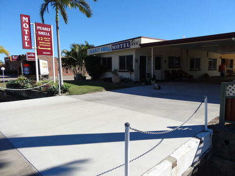 The Pearly Shell Motel - Tourism Caloundra 0