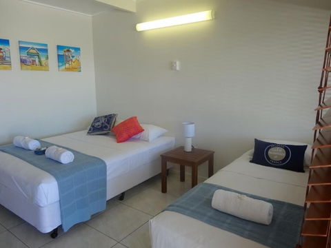 The Pearly Shell Motel - Tourism Caloundra 3