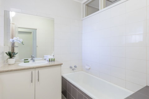 Dorset Gardens Hotel - Tourism Caloundra 6