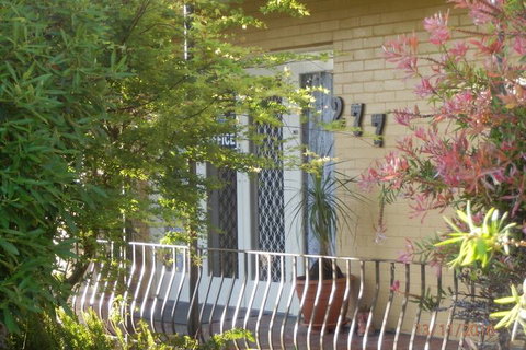 Flying Spur Motel - Tourism Caloundra 1