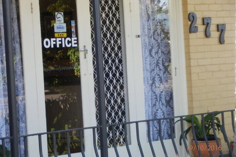 Flying Spur Motel - Tourism Caloundra 3