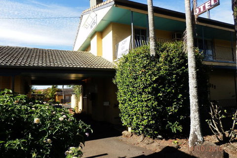 Flying Spur Motel - Tourism Caloundra 2