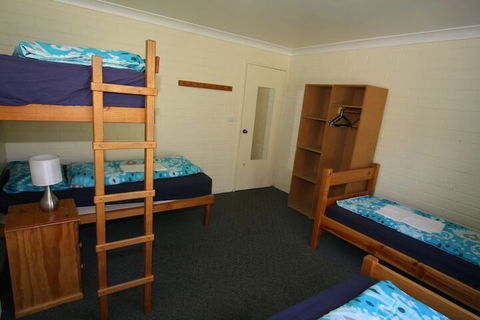 Alpha Centauri Townhouses - Tourism Caloundra 3