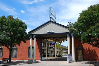 Jane Eliza Motor Inn - Tourism Caloundra 1