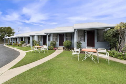 Canberra Ave Villas - Tourism Caloundra 0