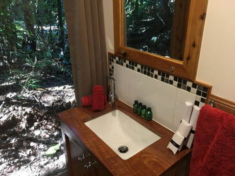 Figtree Getaway - Tourism Caloundra 5