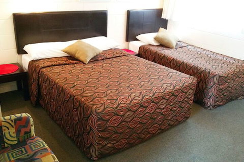 A & A Lodge Motel Emerald - Tourism Caloundra 7