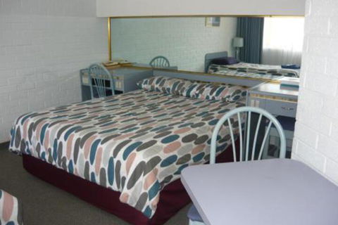Bridge Motel - Tourism Caloundra 7