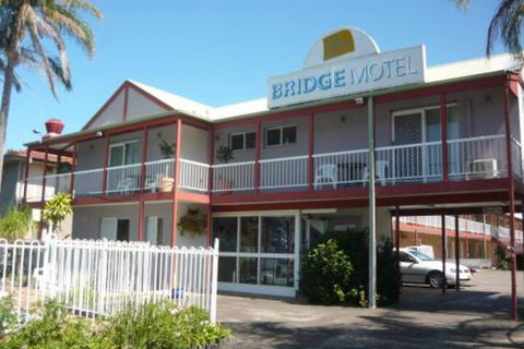 Bridge Motel - Tourism Caloundra 0