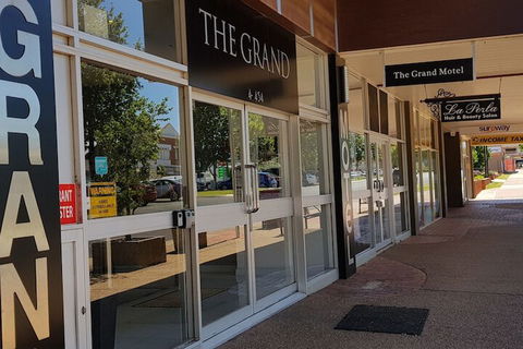 The Grand Motel - Tourism Caloundra 1