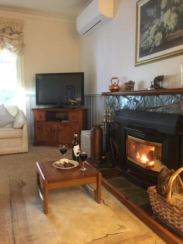 Bessies Cottage - Tourism Caloundra 3