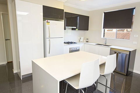 Astina Serviced Apartments Parkside - Tourism Caloundra 4