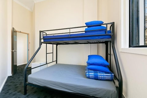 Nate's Place Backpackers Melbourne - Tourism Caloundra 3