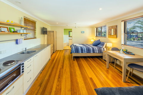 Safety Beach Ocean Bungalows - Tourism Caloundra 6