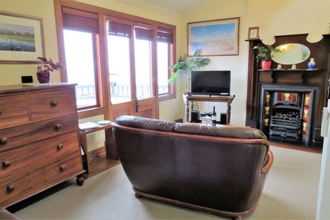 McCloud House - Tourism Caloundra 3