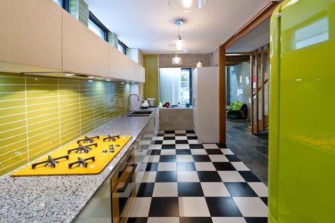 Retro House - Tourism Caloundra 4