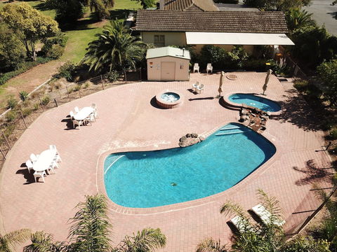 Winbi River Resort Holiday Rentals - Tourism Caloundra 3