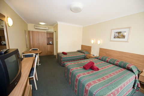 Colonial Court Motor Inn - Tourism Caloundra 6