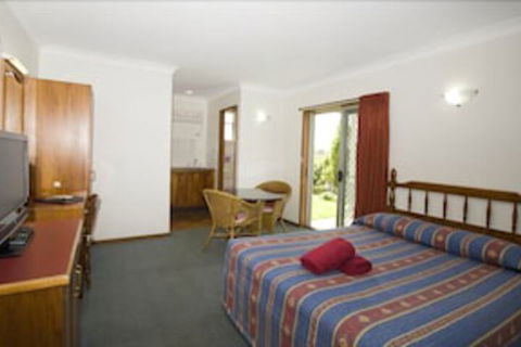 Colonial Court Motor Inn - Tourism Caloundra 7