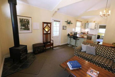 Mirkwood Forest Self Contained Spa Cottages - Tourism Caloundra 4