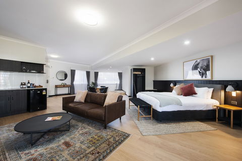 Parklands Resort & Conference Centre - Tourism Caloundra 0