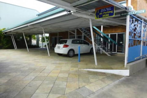 Airlie Court Units - Tourism Caloundra 7