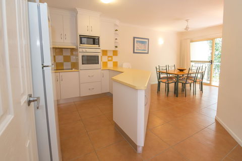 Beach Court - Tourism Caloundra 3