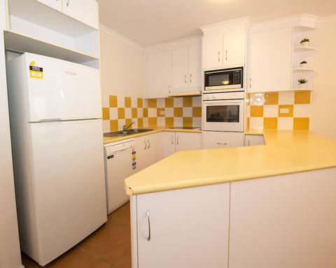 Beach Court - Tourism Caloundra 2