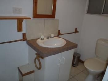 Beachside Holiday Units - Tourism Caloundra 5