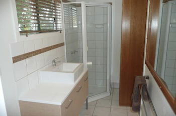 Beachside Holiday Units - Tourism Caloundra 4