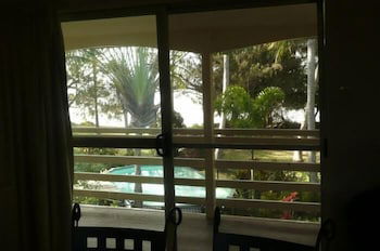 Beachside Holiday Units - Tourism Caloundra 3