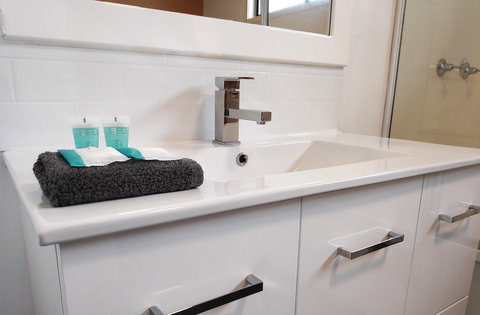 Beachhouse Mollymook - Tourism Caloundra 6