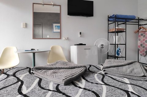 Beachhouse Mollymook - Tourism Caloundra 4