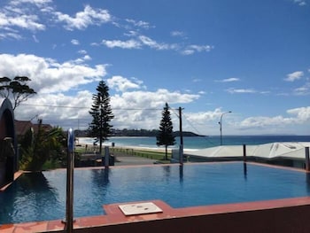 Beachhouse Mollymook - Tourism Caloundra 2