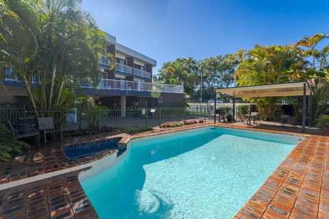 Red Star Hotels Palm Beach - Tourism Caloundra 5