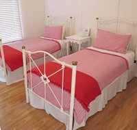 The Little Red Hen Bed  Breakfast - Tourism Caloundra