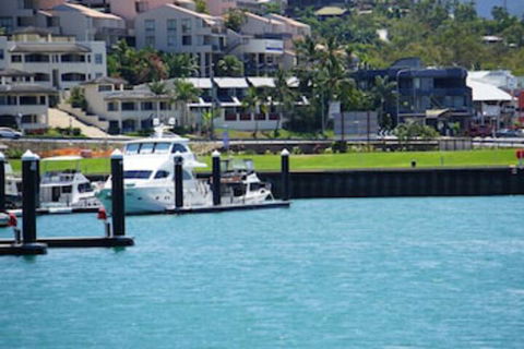 Airlie Seaview Apartments - Tourism Caloundra 0
