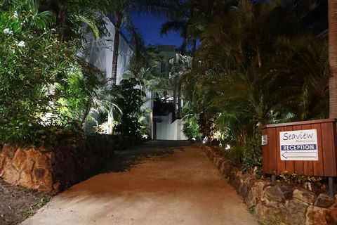 Airlie Seaview Apartments - Tourism Caloundra 1