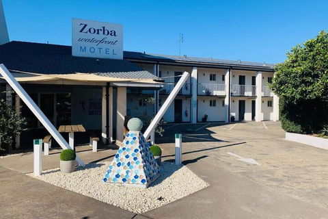 Zorba Motel - Tourism Caloundra 2