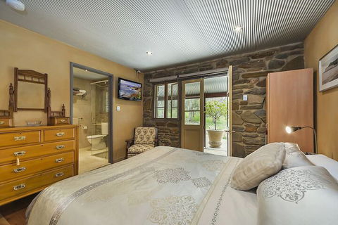 1860 Wine Country Cottages - Tourism Caloundra 1