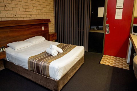 Sarina Motor Inn - Tourism Caloundra 2