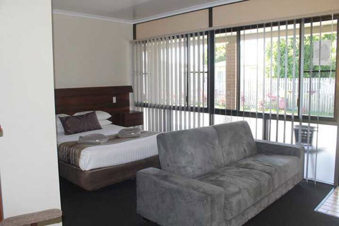 Sarina Motor Inn - Tourism Caloundra 7