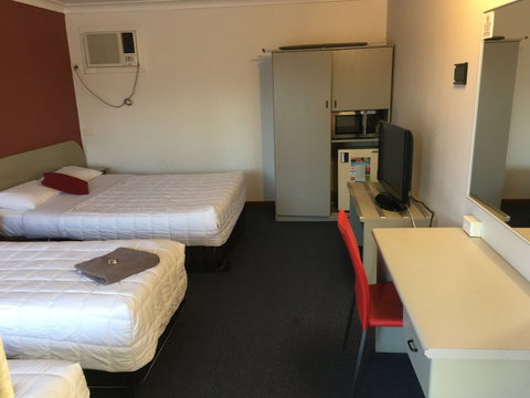 Parkway Motel - Tourism Caloundra 0