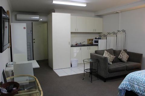 Box Hill Studio Apartment 2 - Tourism Caloundra 6