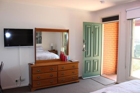 Box Hill Studio Apartment 2 - Tourism Caloundra 1