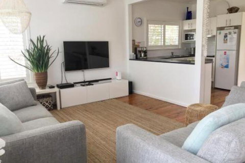 The Seaside Beachhouse Mollymook - Tourism Caloundra 5