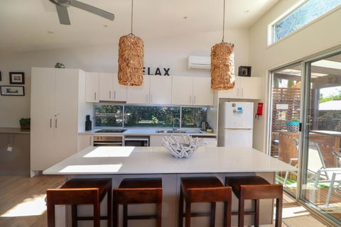 Surfside - Tourism Caloundra 2