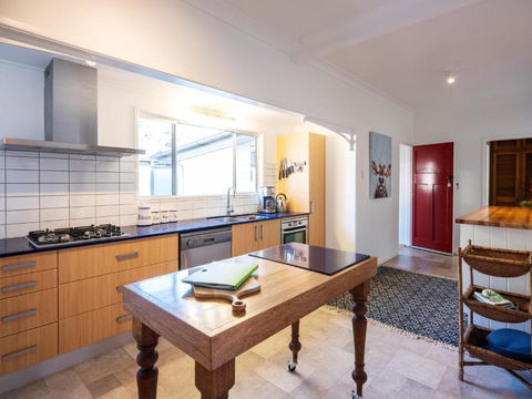 Bridle Guesthouse - Tourism Caloundra 4